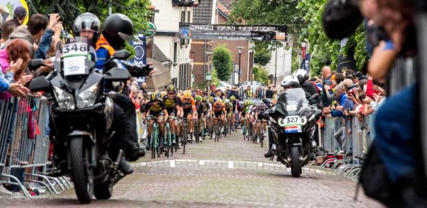 foto beklimming van de muur van zeddam tijden het nk wielrennen