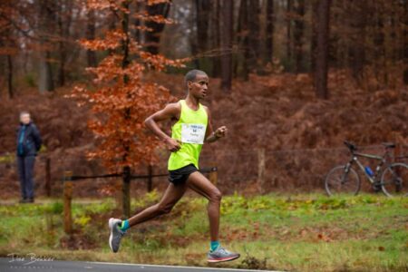evenementfotografie Montferlandrun koploper loopt erg makkelijk het parcours