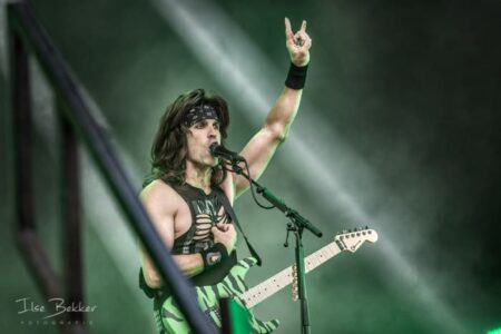 eventfotografie interacting with the crowd steel panther zwarte cross 2019