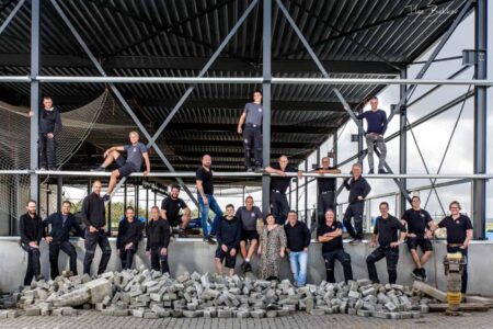 stoere groepsfoto personeel euro kozijn bv