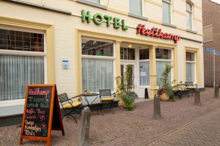 foto van voorgevel hotel heitamp